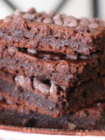 Bite-sized bliss: Rich, chocolaty brownies kissed with a touch of warm honey sweetness.