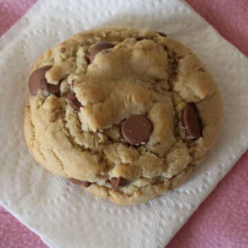image crumbl chocolate chip cookie