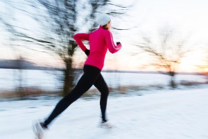 women running in winter