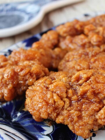 chicken tenders with sauce