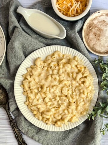 gluten free macaroni and cheese with milk cheddar cheese and gluten free noodles