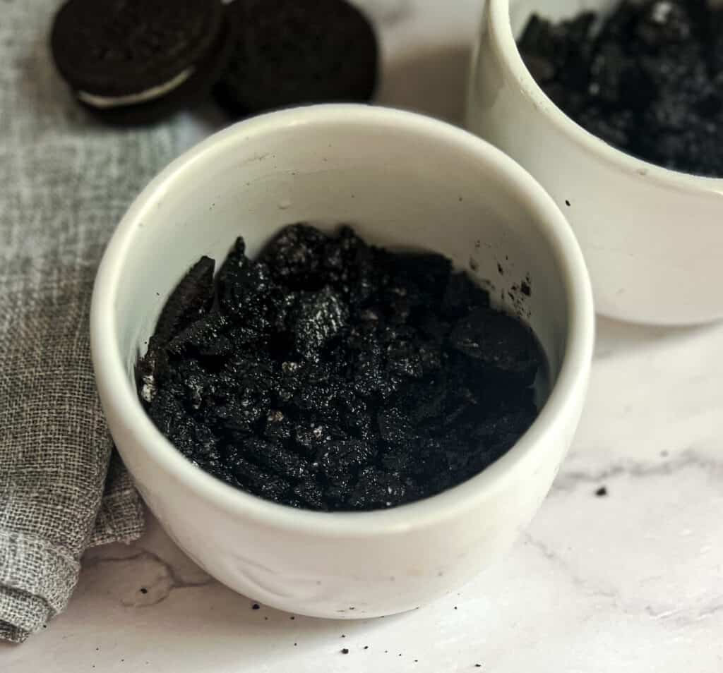 This gluten free Oreo pie crust is a delicious and easy way to make a pie crust that is both gluten free and delicious. The crust is made with crushed Oreos, butter, and sugar, and it is easy to press into a pie plate. This crust is perfect for any type of pie, sweet or savory.