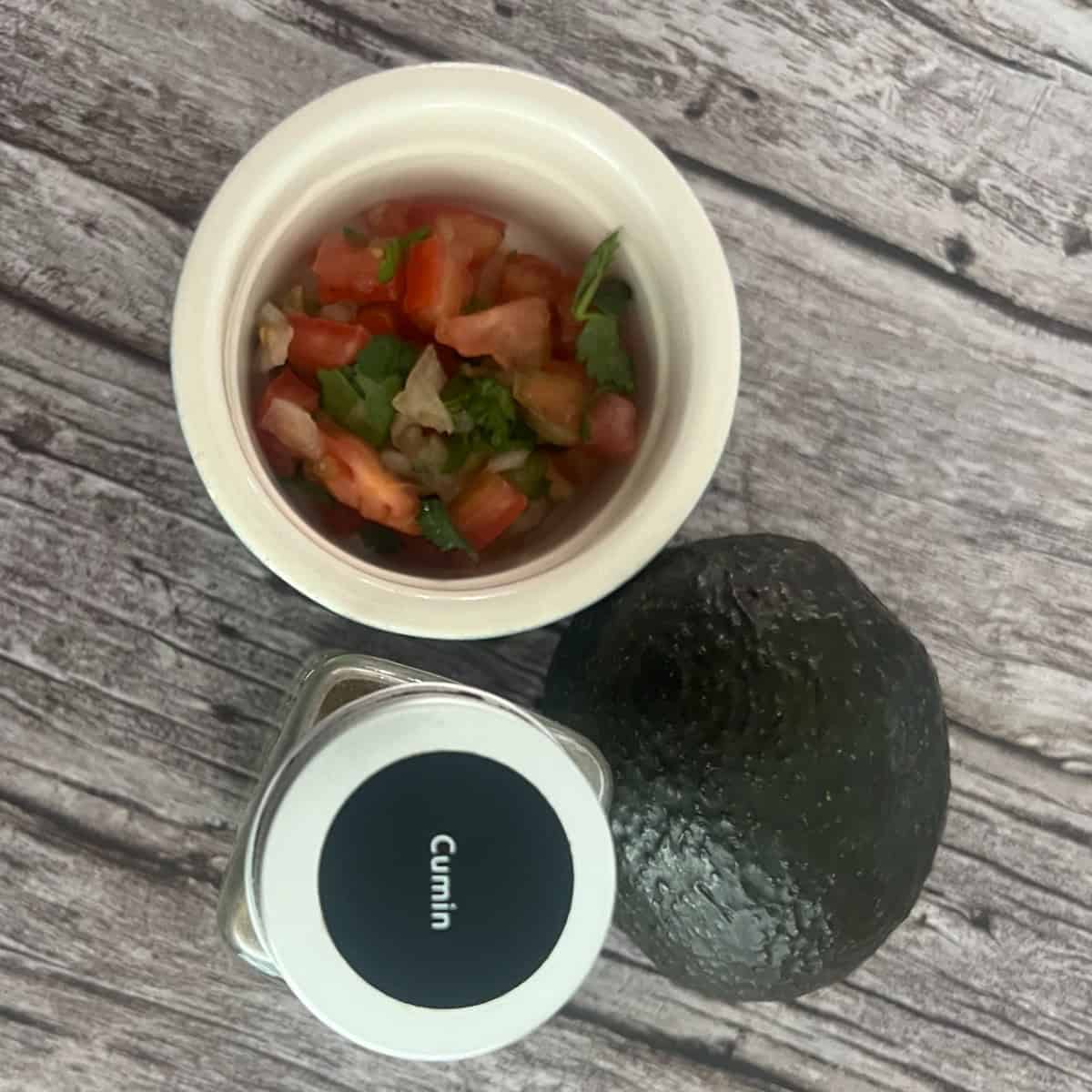 ingredients needed for 4 ingredient guacamole with salsa