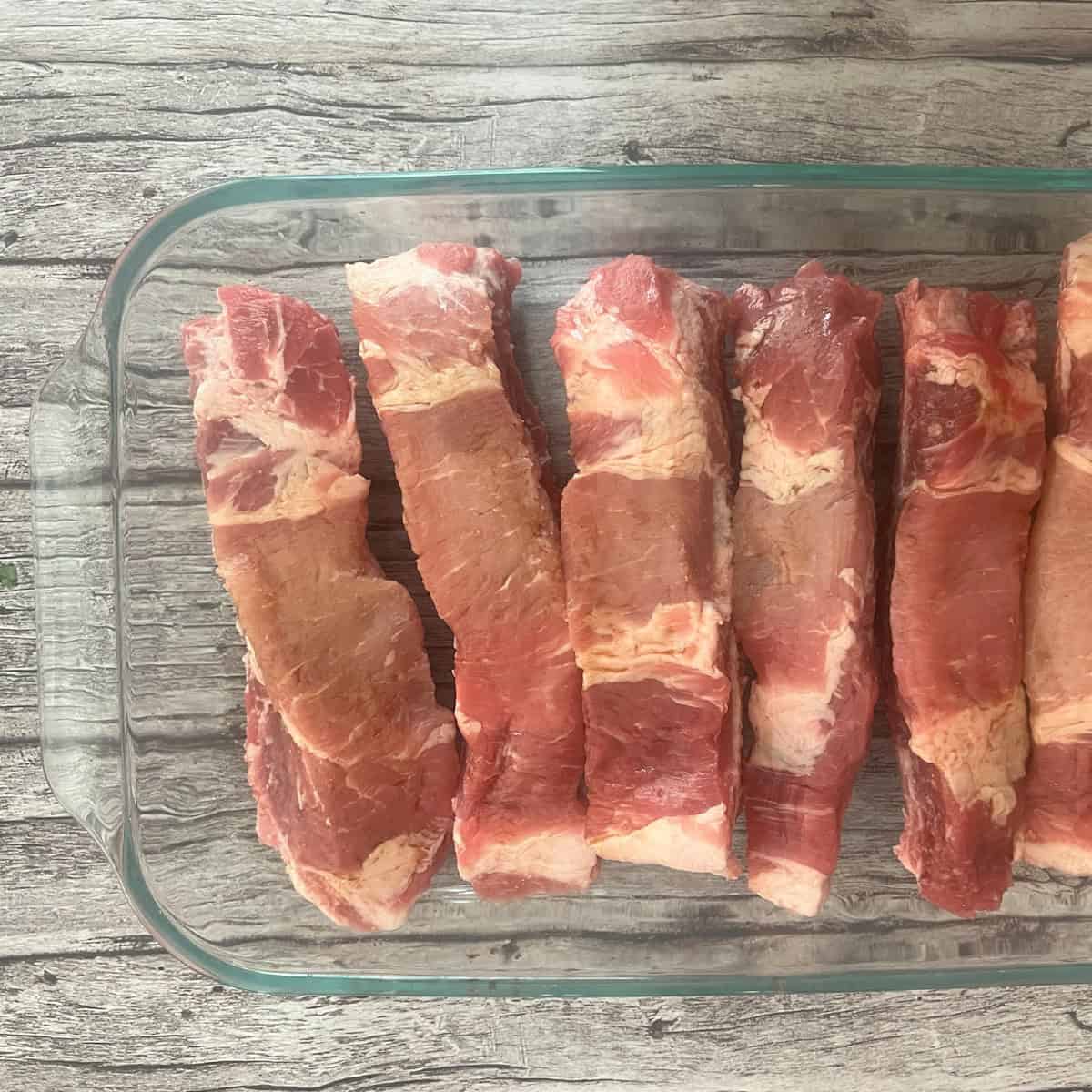 a photo of shoulder ribs in a pan